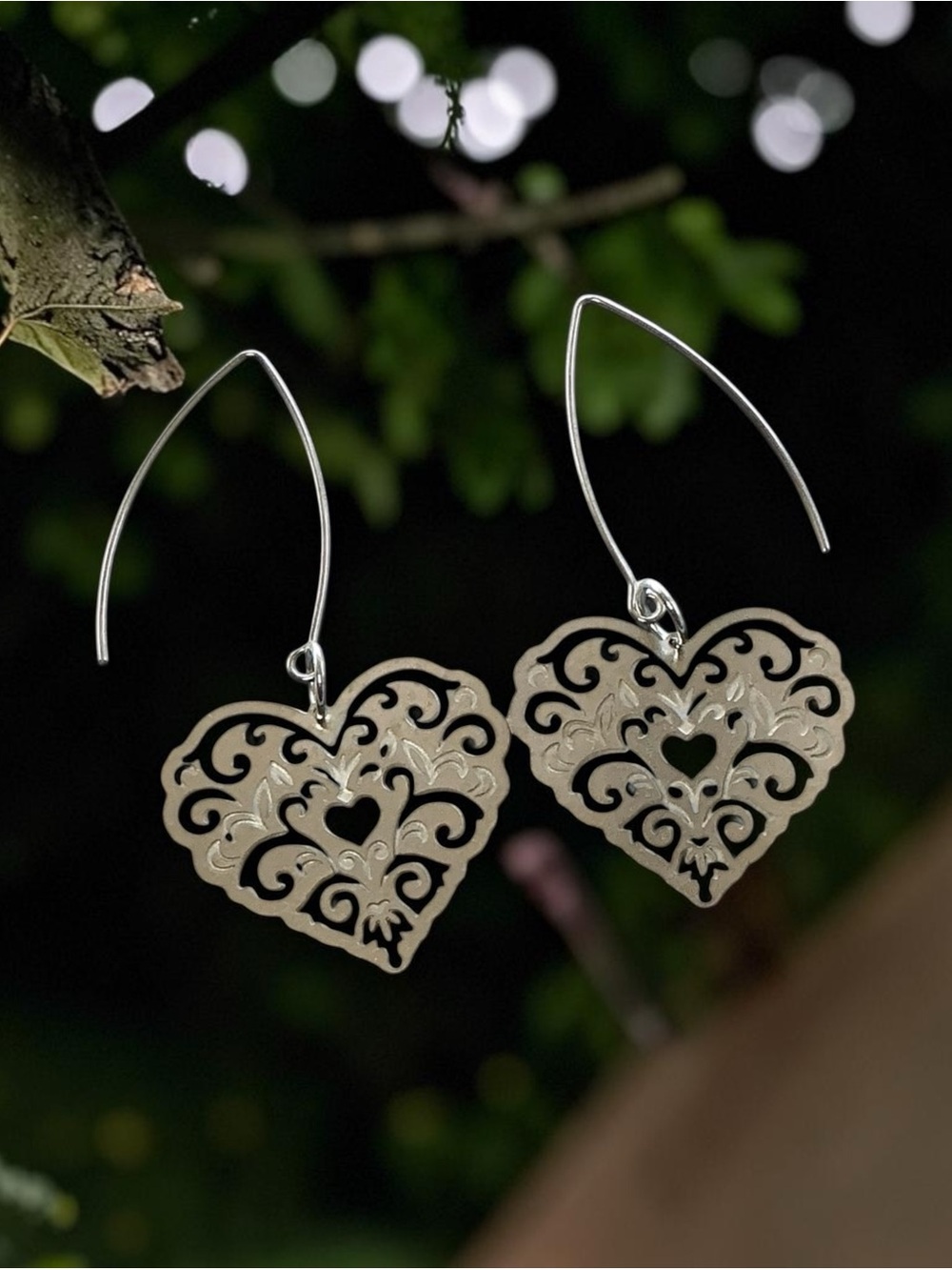 🆕 Detailed Heart Laser Etched Dangle Earrings